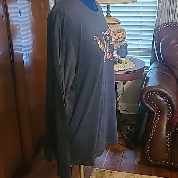 Vera Bradley LS. Prairie floral on Navy Heather size women's 2XL. (#1118)) - Picture 2 of 13